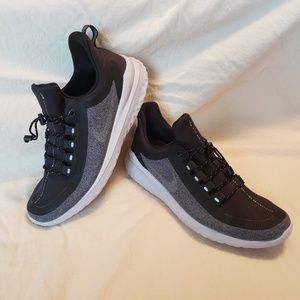 Nike Rival Shield sneakers